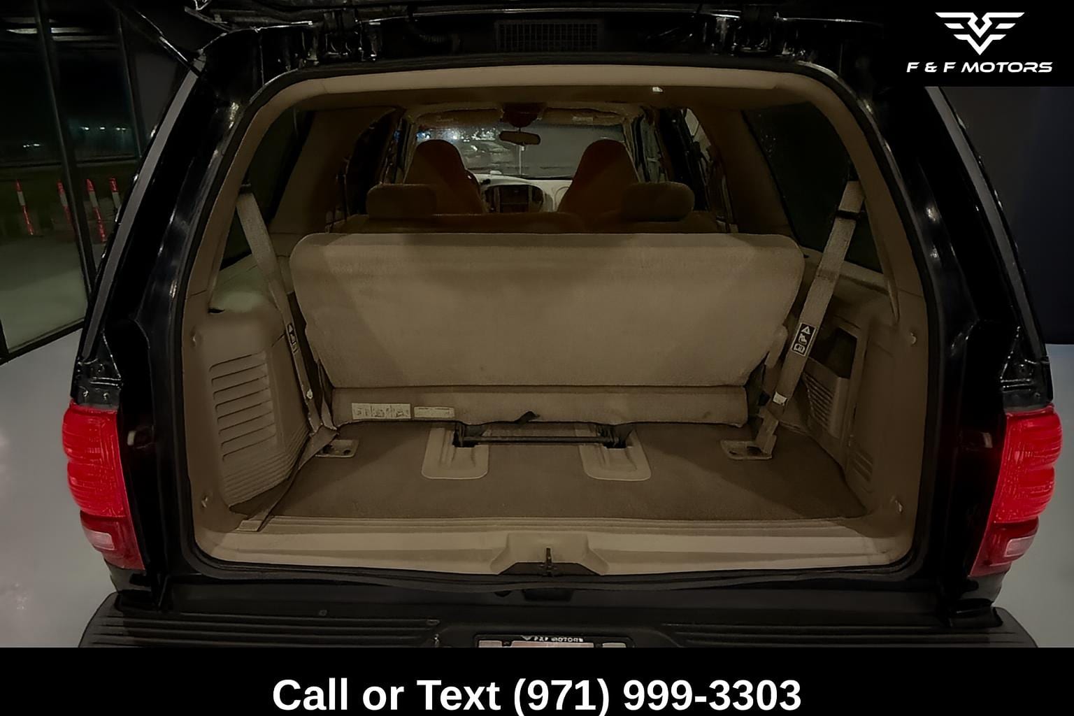 2002 Ford Expedition XLT — Interior