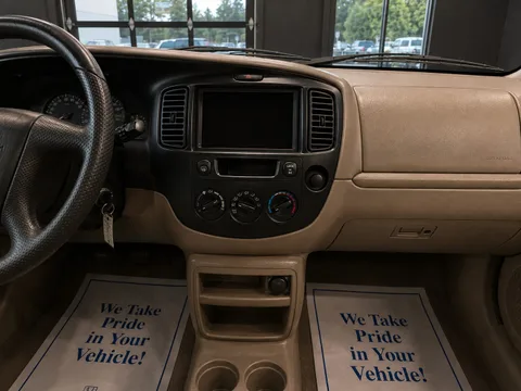 2002 Mazda Tribute DX — Interior