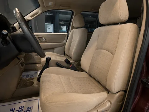 2002 Mazda Tribute DX — Interior