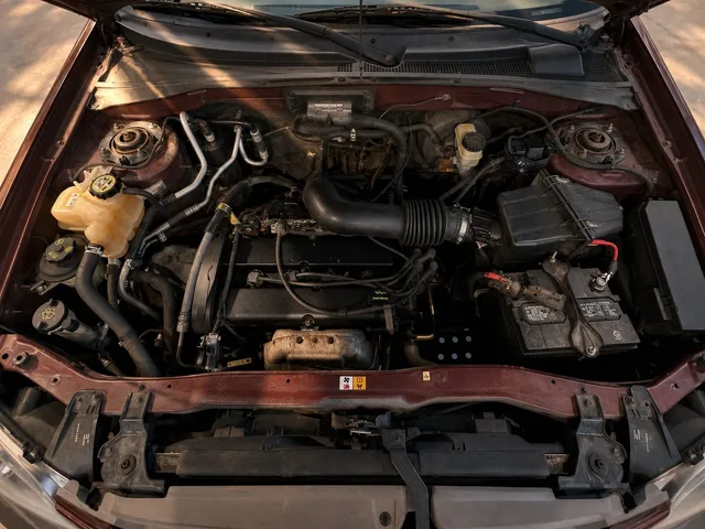 2002 Mazda Tribute DX — Engine · Photo 18
