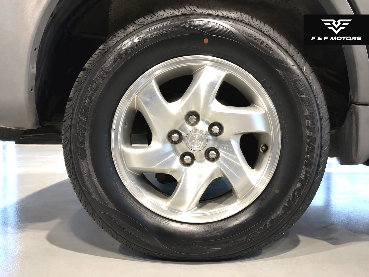2002 Mazda Tribute DX — Wheels
