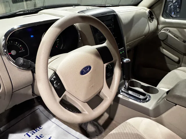 2006 Ford Explorer XLS — Interior · Photo 7
