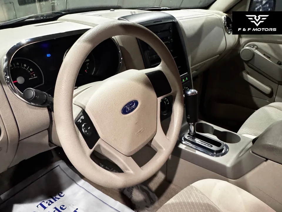 2006 Ford Explorer XLS — Interior