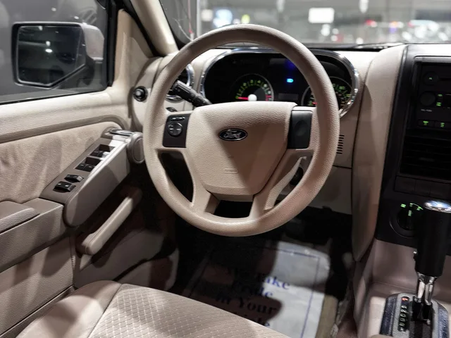2006 Ford Explorer XLS — Interior · Photo 8