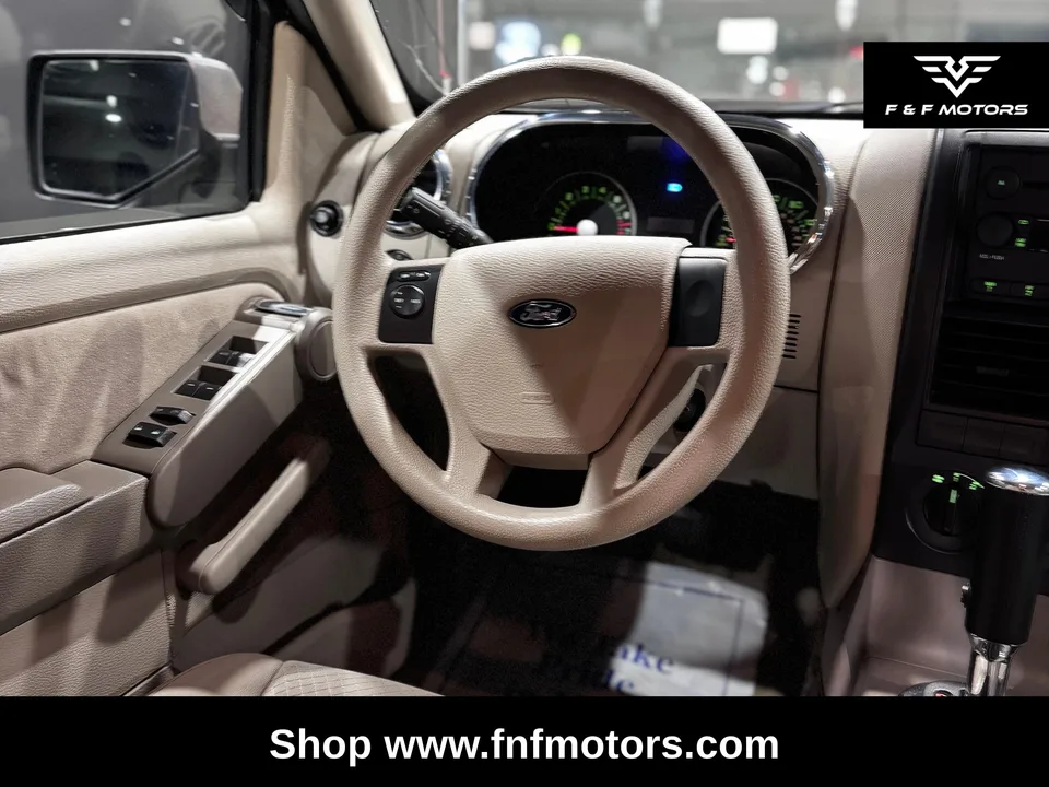 2006 Ford Explorer XLS — Interior