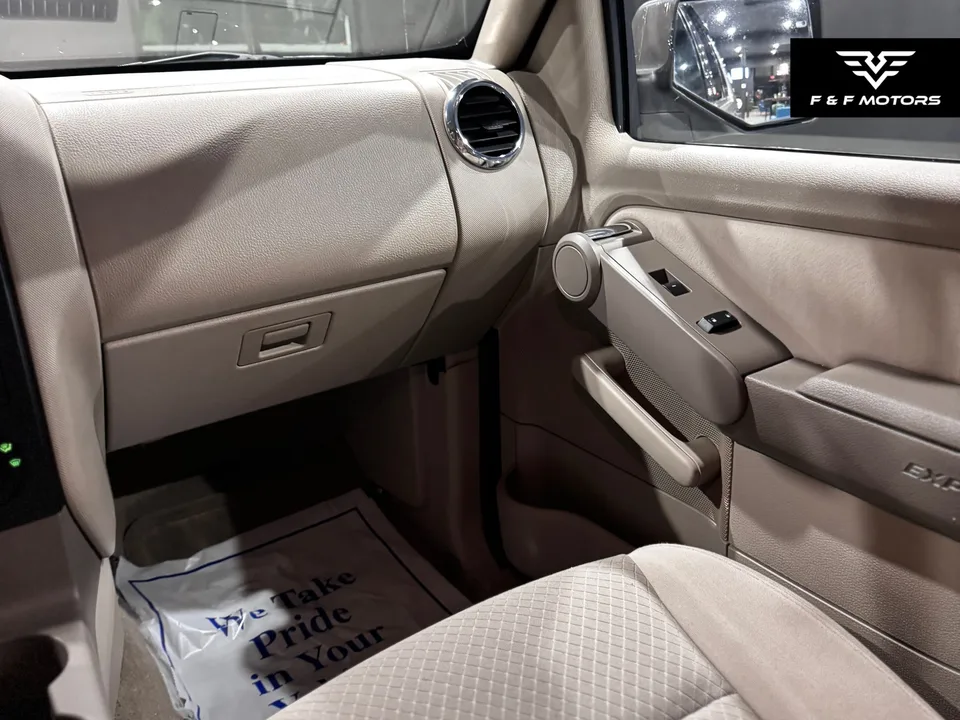 2006 Ford Explorer XLS — Interior