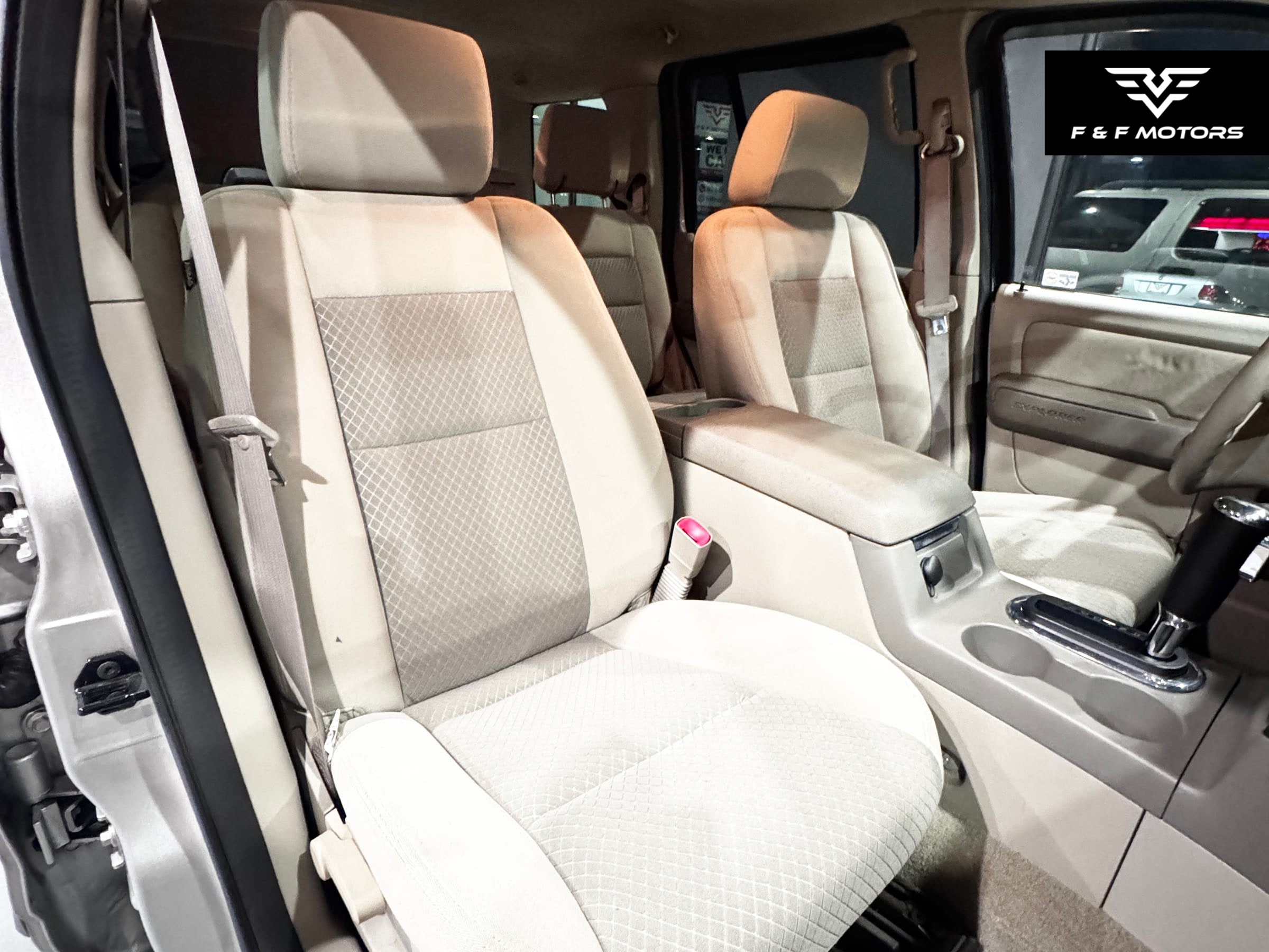 2006 Ford Explorer XLS — Interior