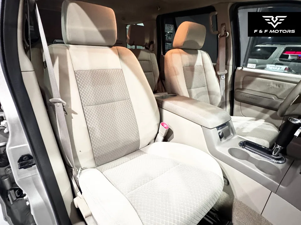 2006 Ford Explorer XLS — Interior