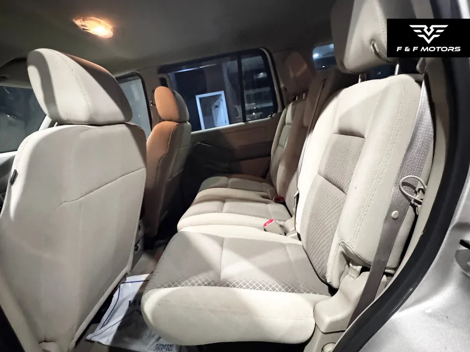 2006 Ford Explorer XLS — Interior