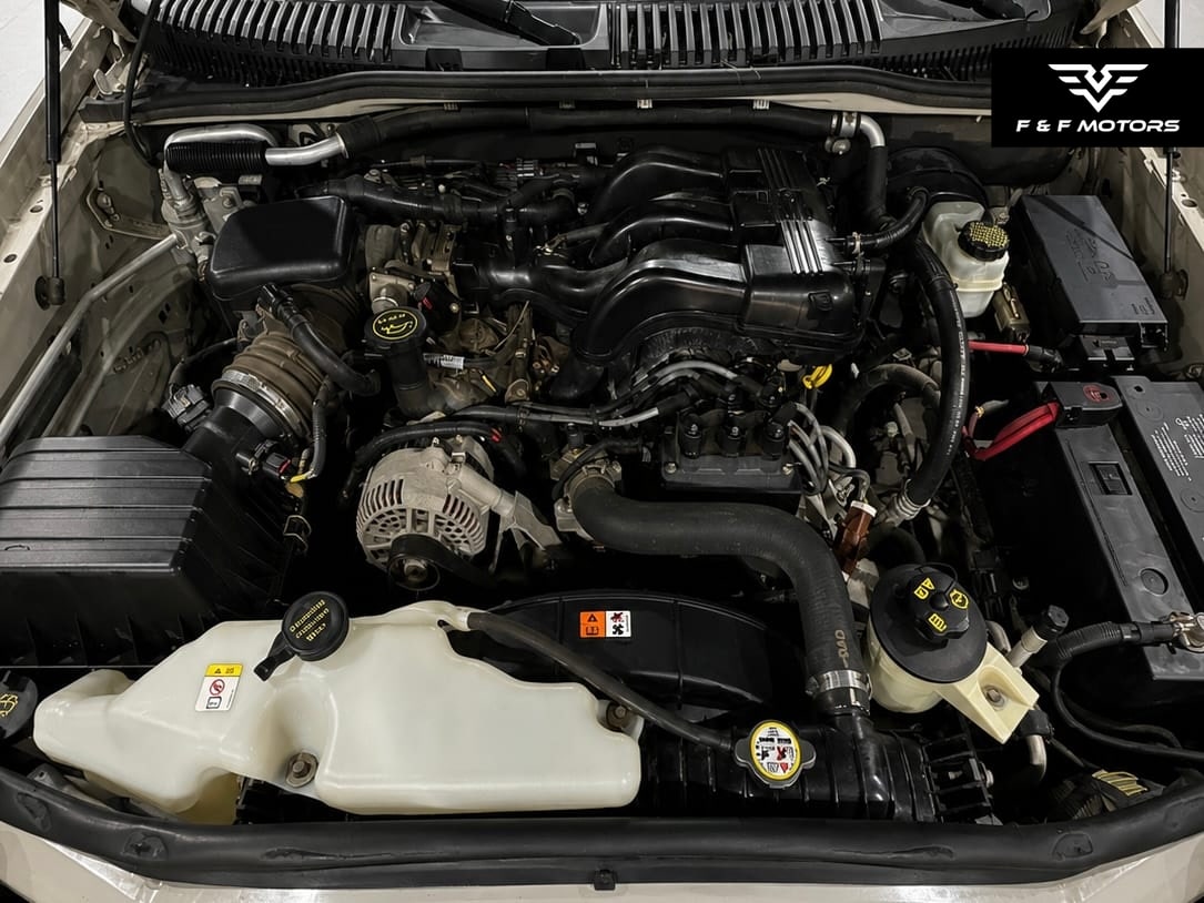 2006 Ford Explorer XLS — Engine