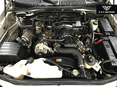 2006 Ford Explorer XLS — Engine