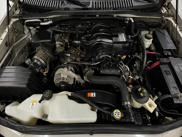 2006 Ford Explorer XLS — Engine · Photo 13