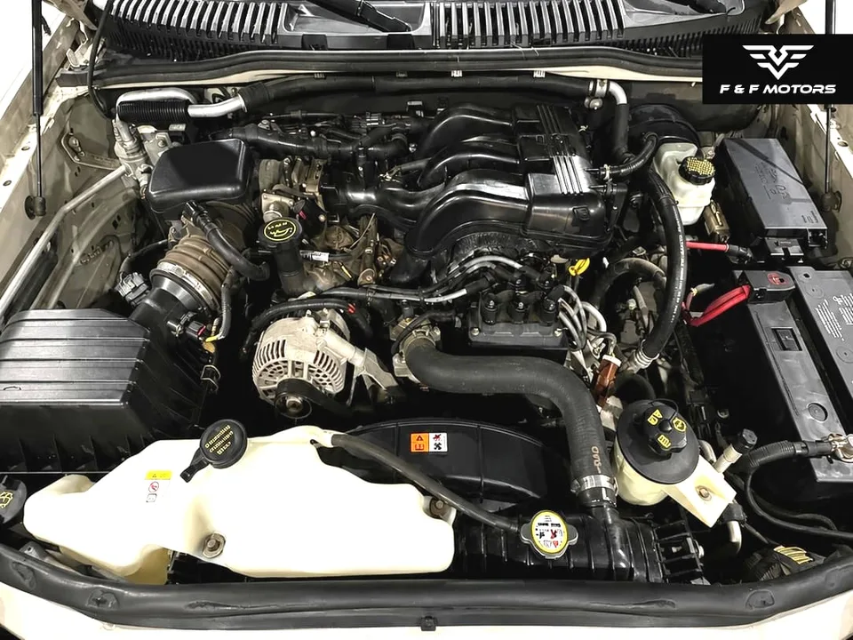 2006 Ford Explorer XLS — Engine