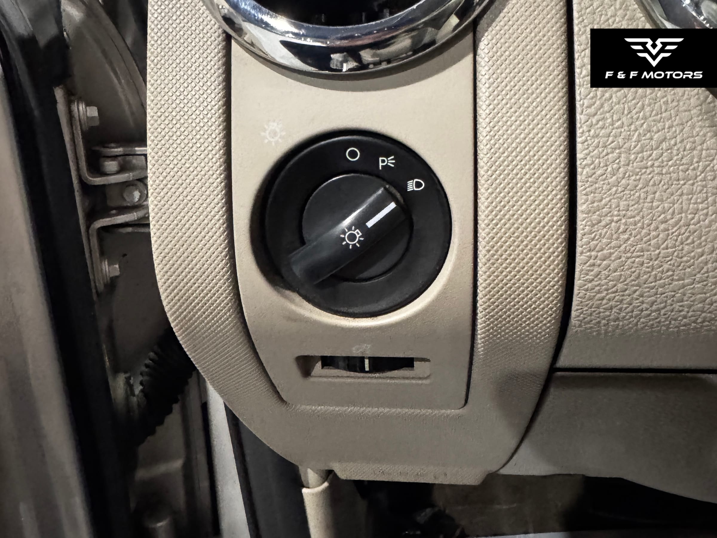 2006 Ford Explorer XLS — Interior