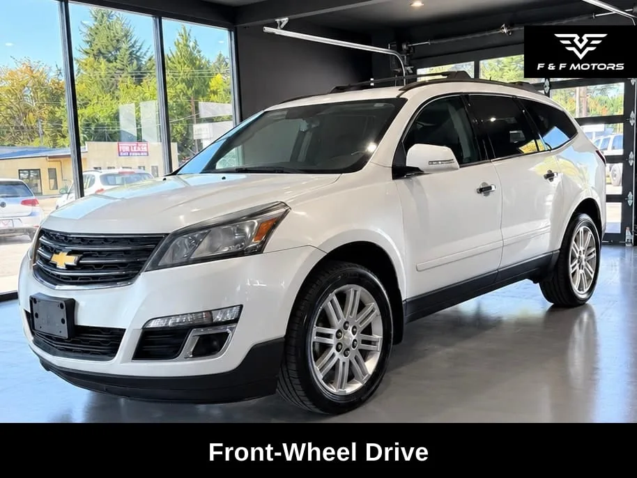 2013 Chevrolet Traverse 1LT photo 2