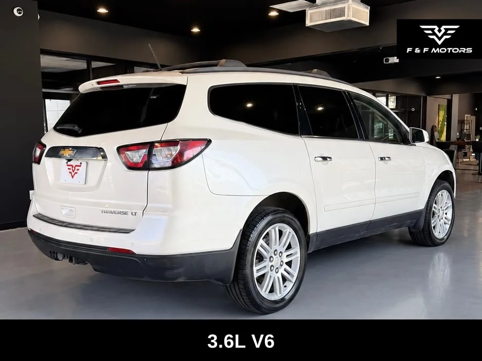 2013 Chevrolet Traverse 1LT photo 3
