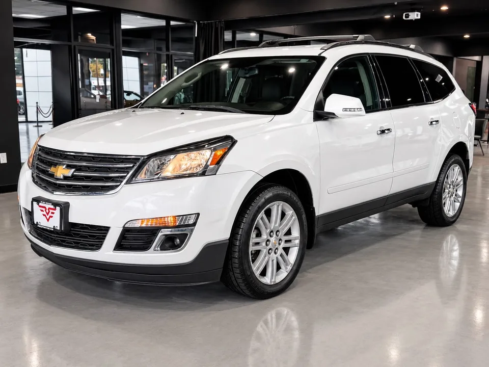 2013 Chevrolet Traverse 1LT — Exterior · Photo 2