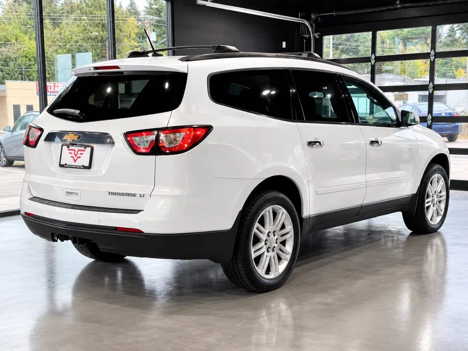 2013 Chevrolet Traverse 1LT — Exterior · Photo 3