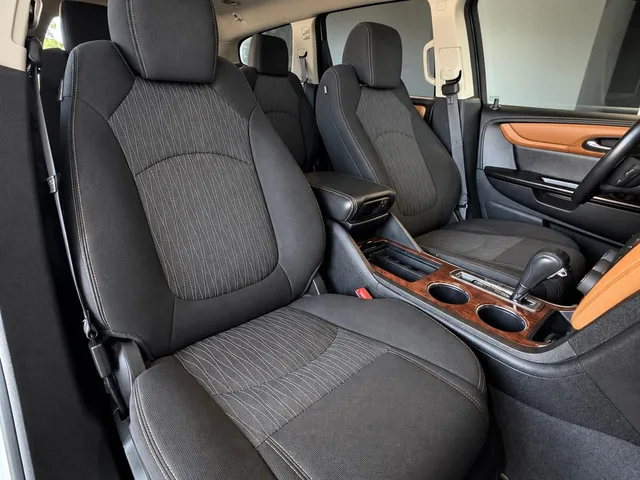 2013 Chevrolet Traverse 1LT: Upgraded cloth trim