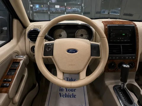 2006 Ford Explorer Eddie Bauer — Interior