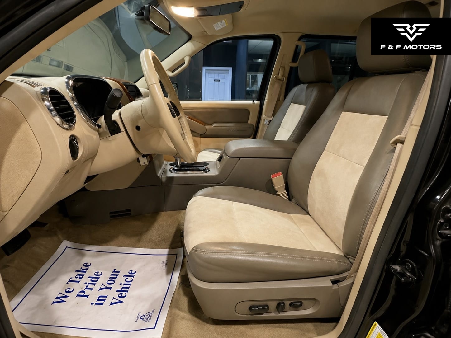 2006 Ford Explorer Eddie Bauer — Interior