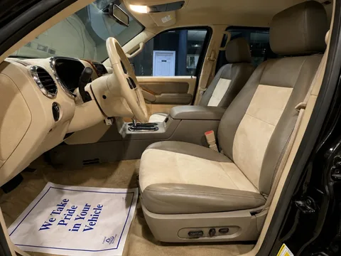 2006 Ford Explorer Eddie Bauer — Interior