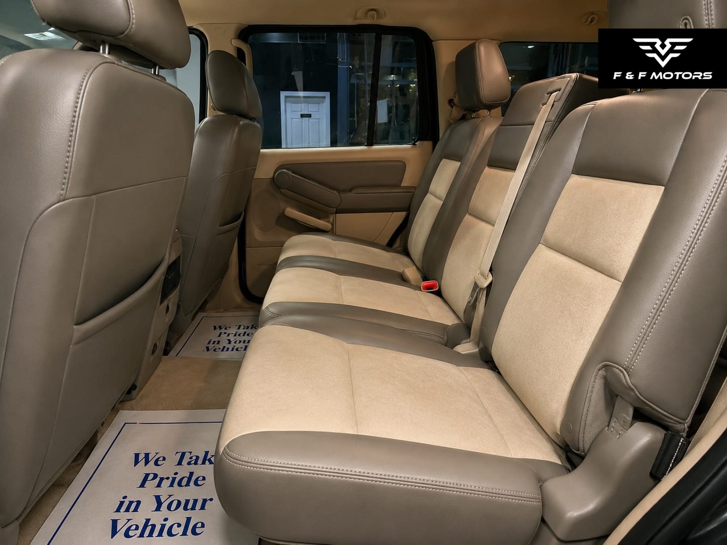 2006 Ford Explorer Eddie Bauer — Interior