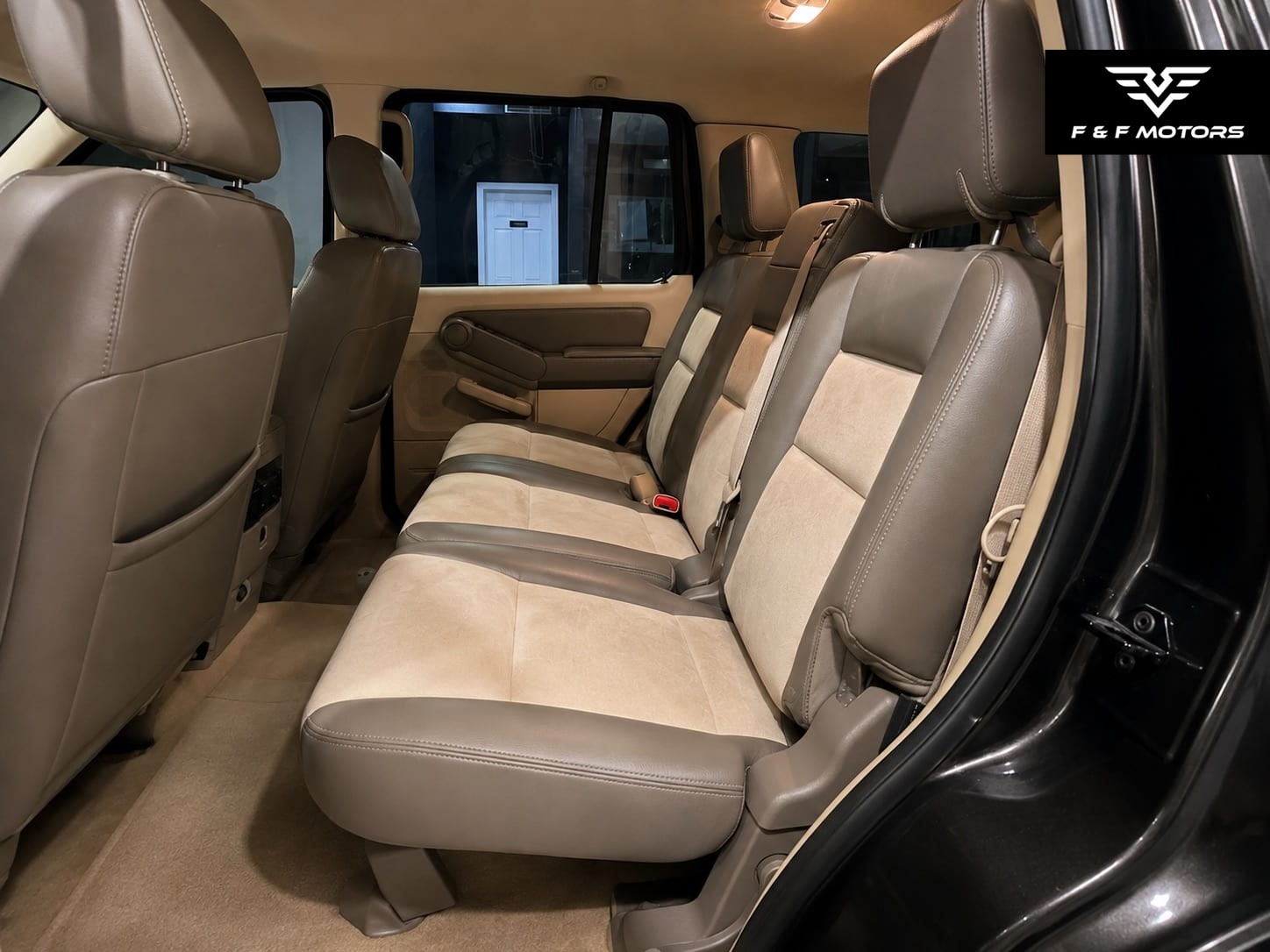 2006 Ford Explorer Eddie Bauer — Interior