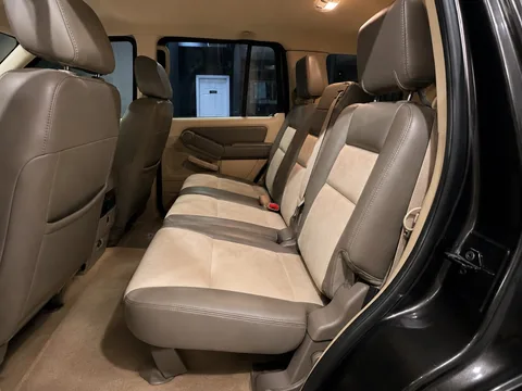 2006 Ford Explorer Eddie Bauer — Interior