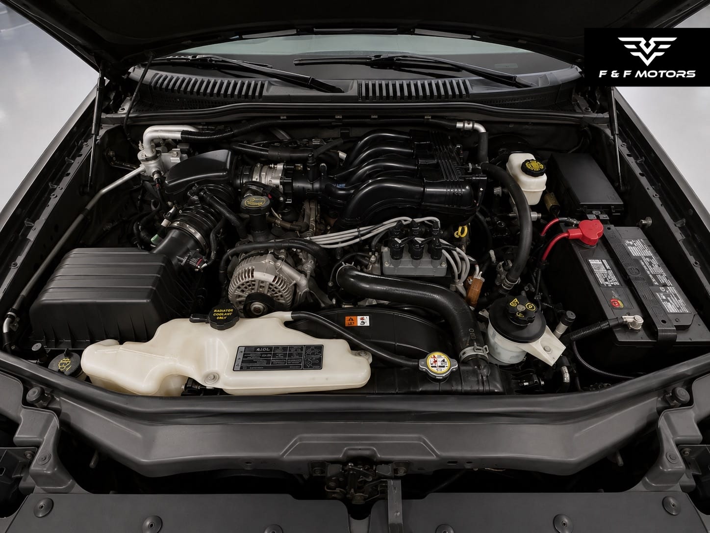2006 Ford Explorer Eddie Bauer — Engine