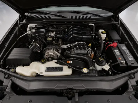 2006 Ford Explorer Eddie Bauer — Engine