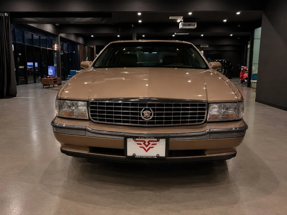 1995 Cadillac DeVille Concours — Engine · Photo 3