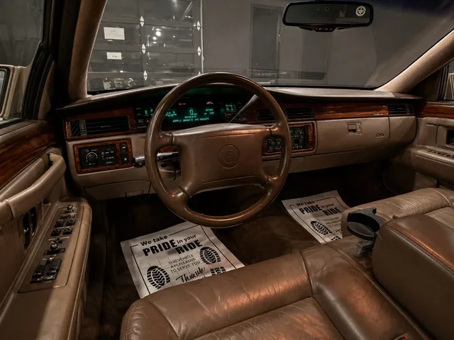 1995 Cadillac DeVille Concours — Interior · Photo 7