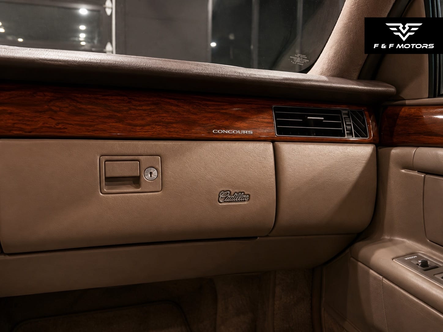 1995 Cadillac DeVille Concours — Interior