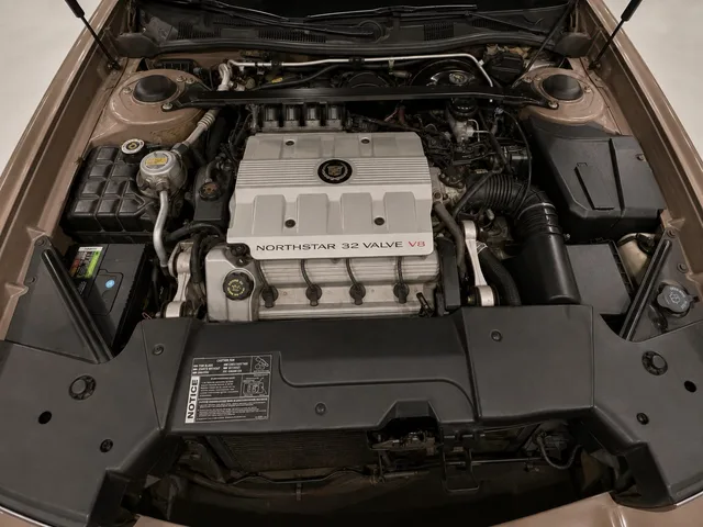 1995 Cadillac DeVille Concours — Engine · Photo 17