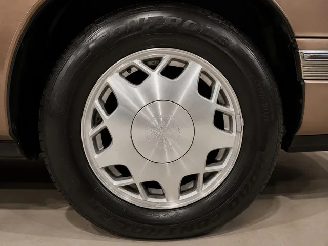 1995 Cadillac DeVille Concours — Wheels · Photo 18