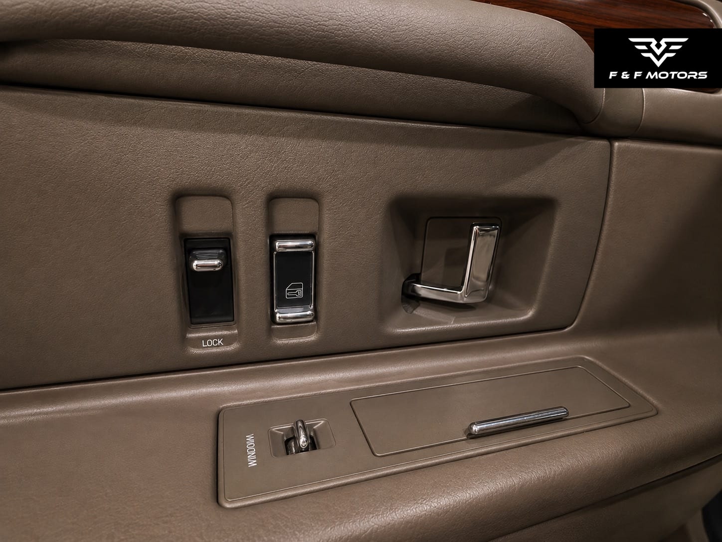 1995 Cadillac DeVille Concours — Interior