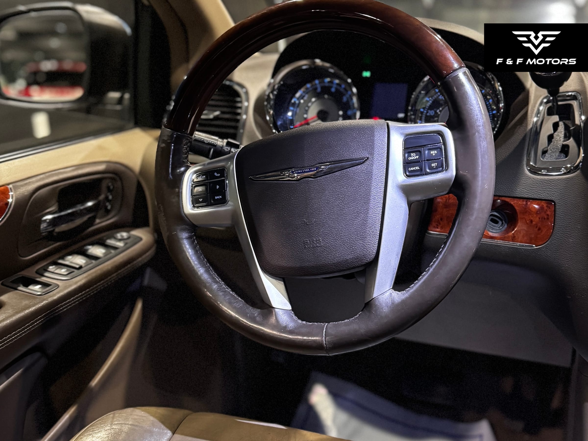2015 Chrysler Town & Country Limited Platinum — Interior