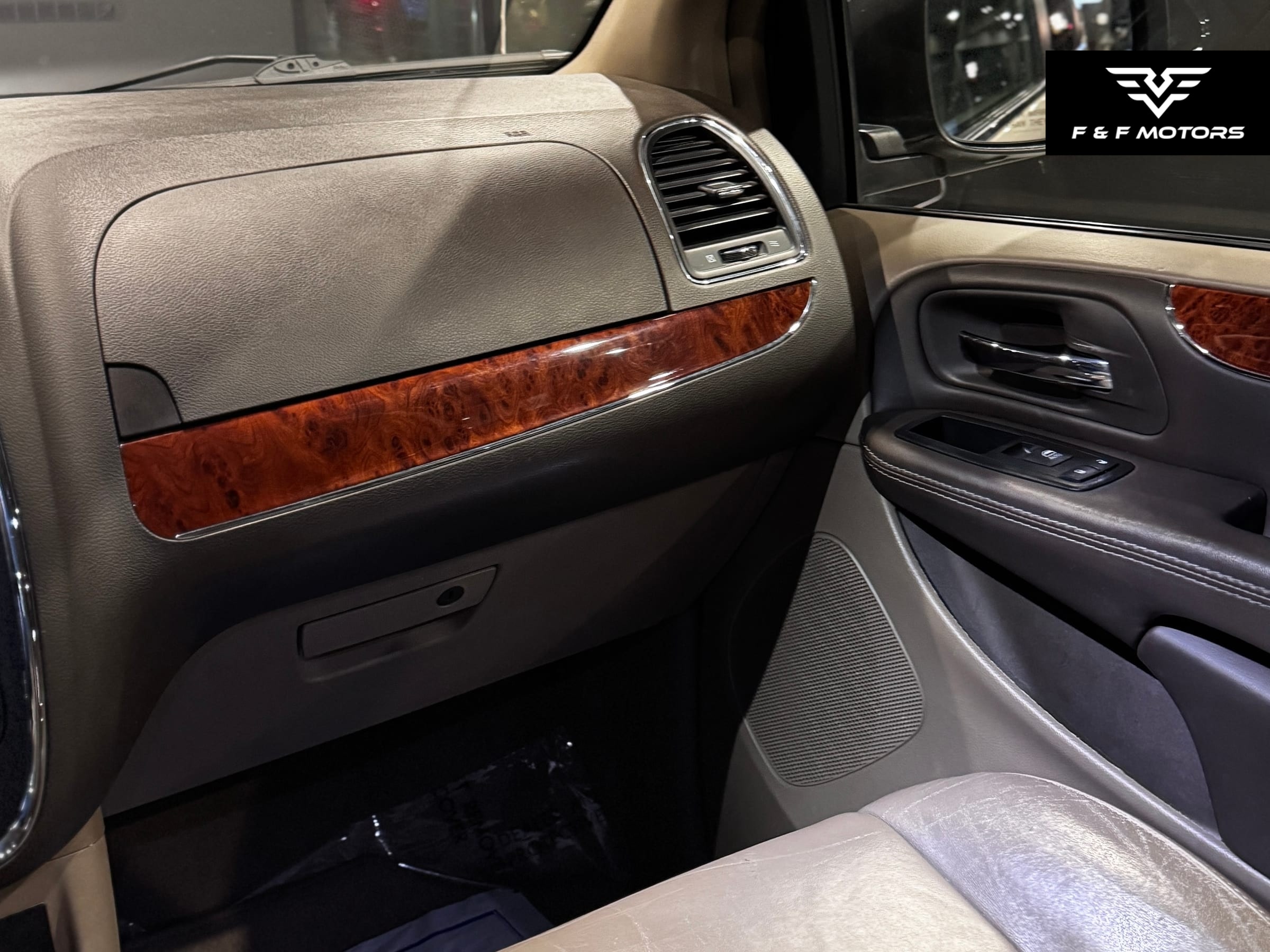 2015 Chrysler Town & Country Limited Platinum — Interior