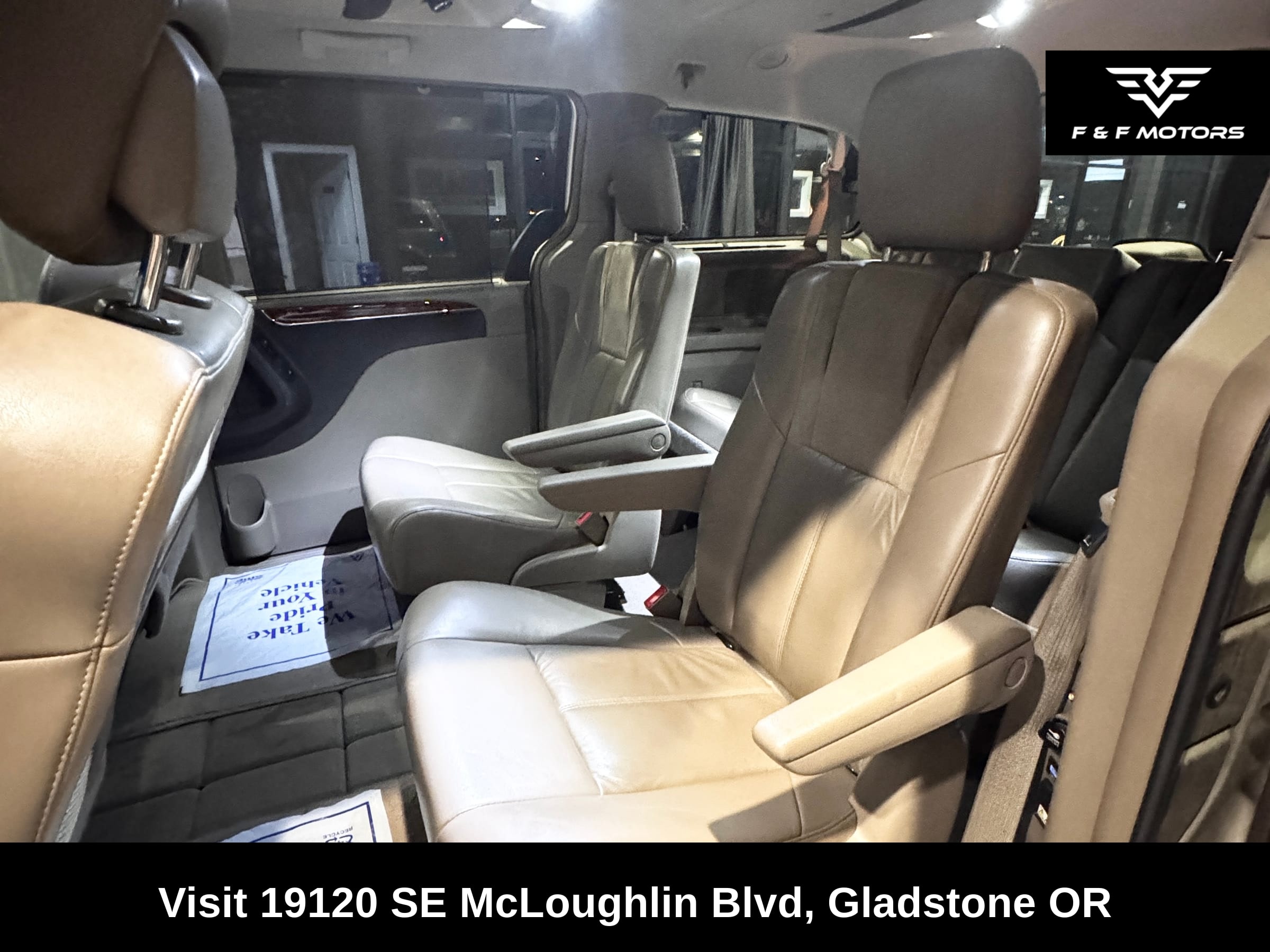 2015 Chrysler Town & Country Limited Platinum — Interior