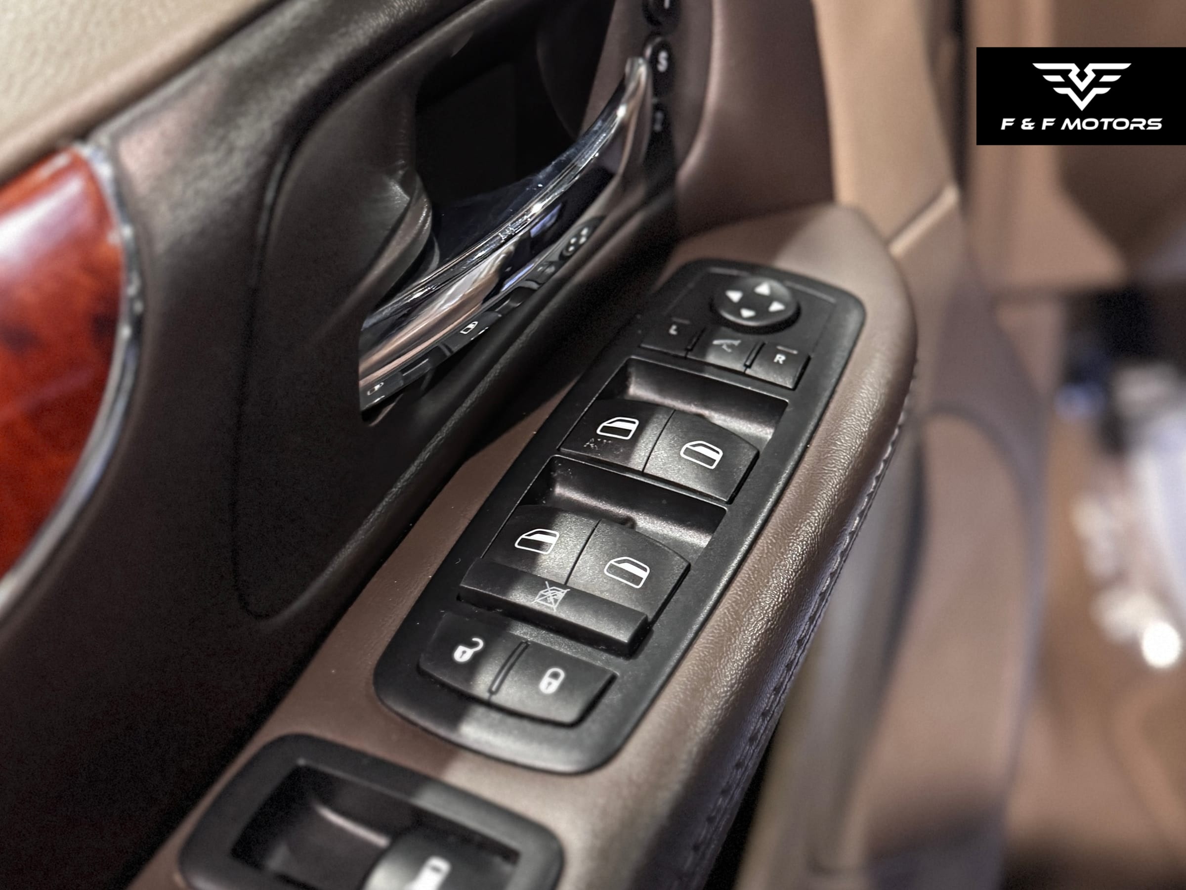 2015 Chrysler Town & Country Limited Platinum — Interior