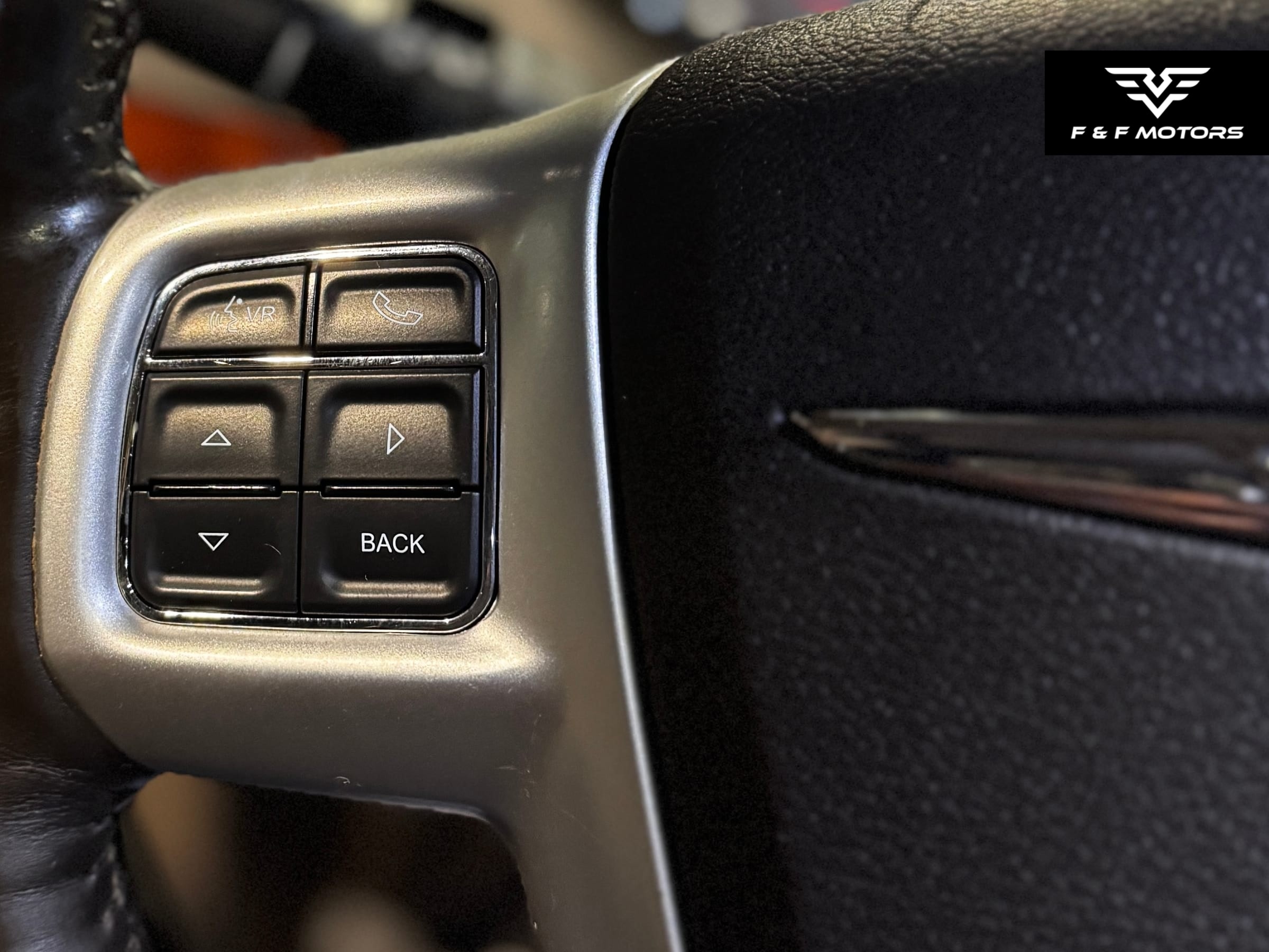 2015 Chrysler Town & Country Limited Platinum — Interior