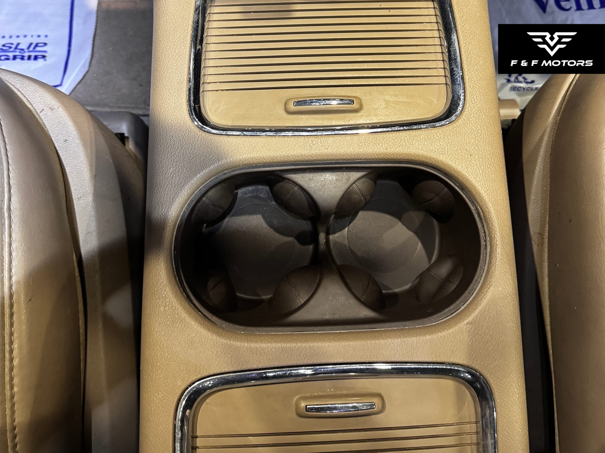 2015 Chrysler Town & Country Limited Platinum — Interior