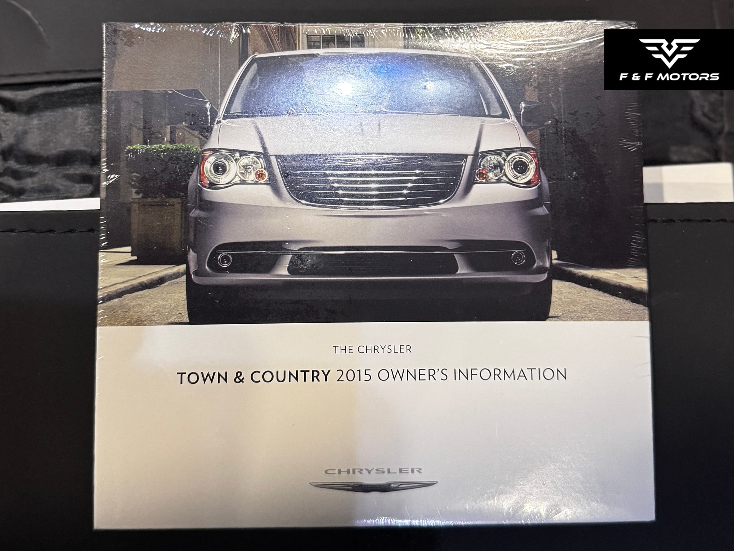 2015 Chrysler Town & Country Limited Platinum photo 26