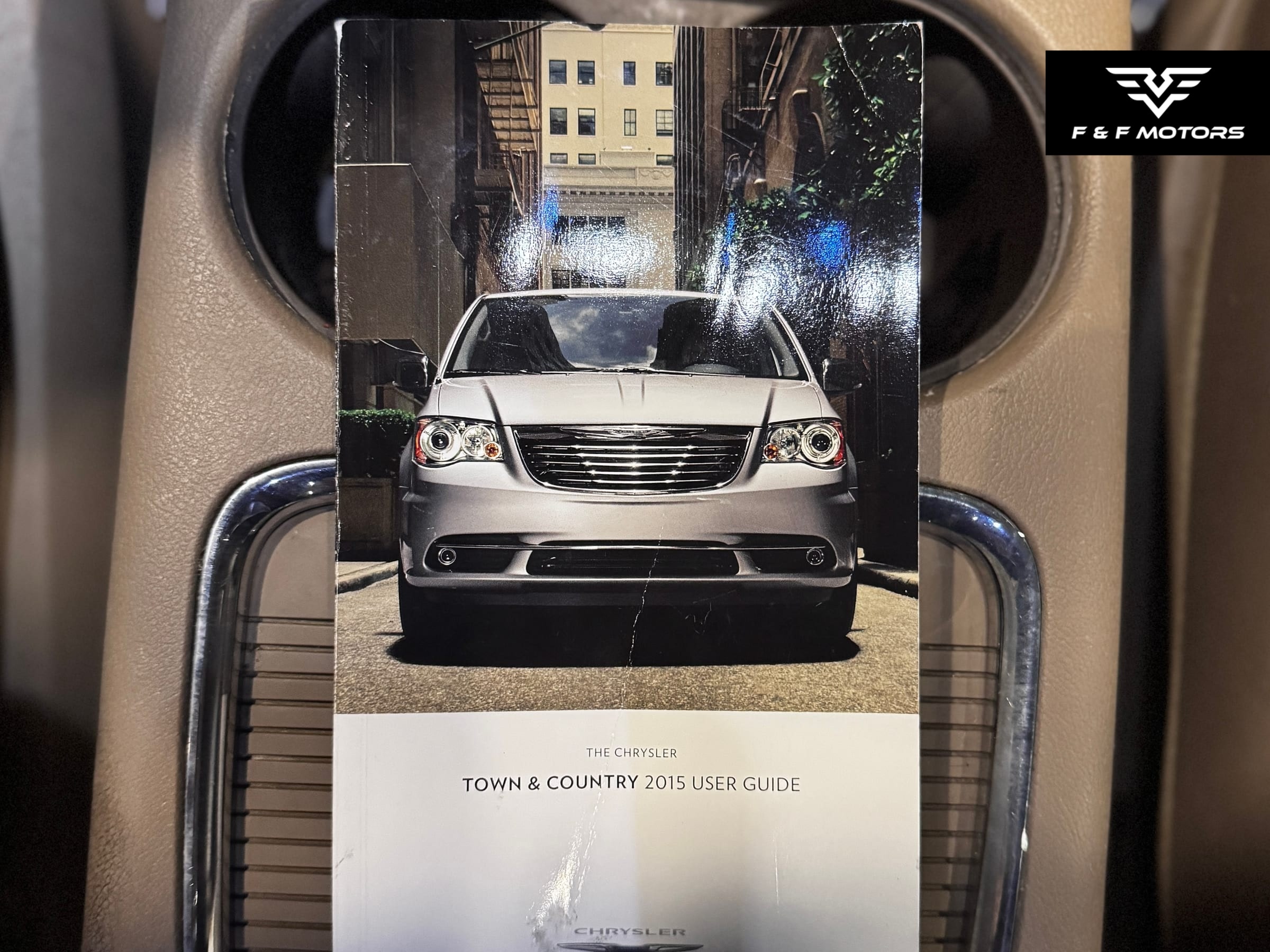 2015 Chrysler Town & Country Limited Platinum photo 27