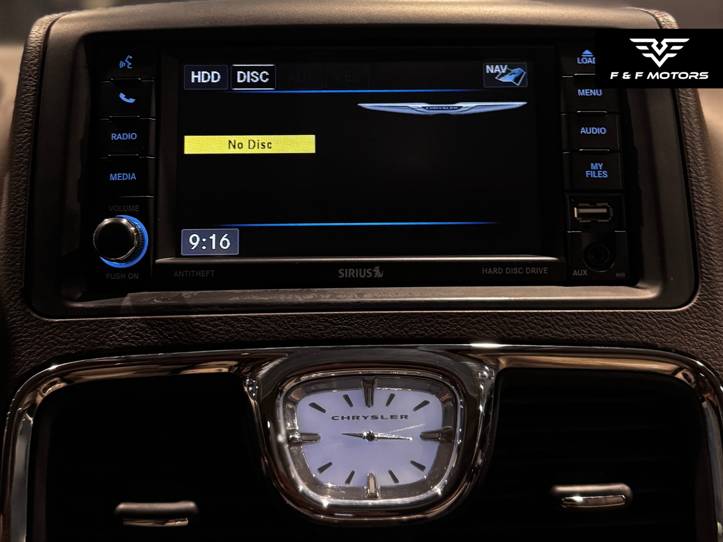 2015 Chrysler Town & Country Limited Platinum photo 29