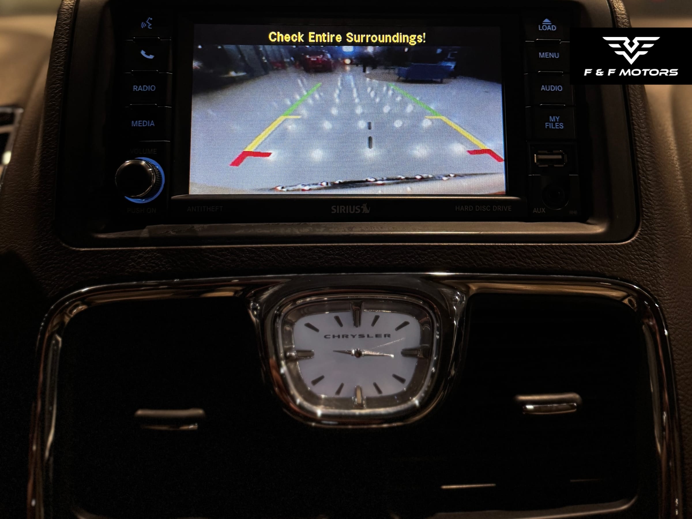 2015 Chrysler Town & Country Limited Platinum photo 30