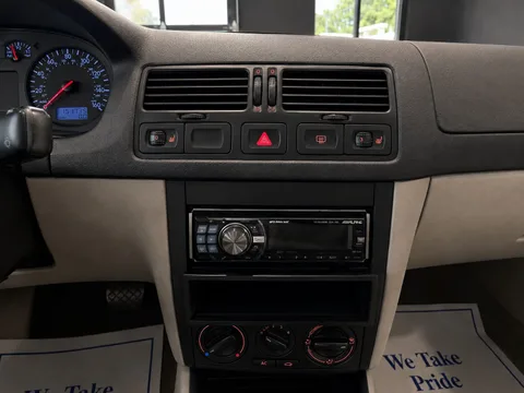 2001 Volkswagen Jetta GLS — Interior
