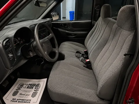 2002 Chevrolet S-10 XL — Interior