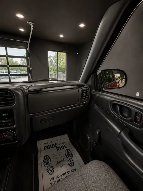 2002 Chevrolet S-10 XL — Interior